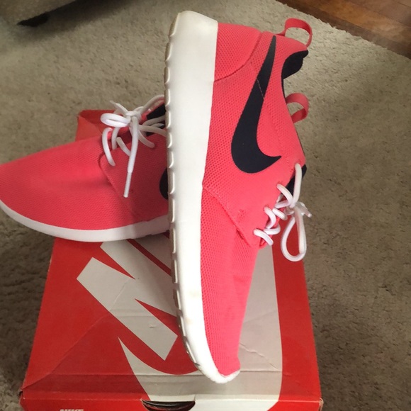 Nike ROCHE ONE Sneaker with box. - Picture 2 of 2